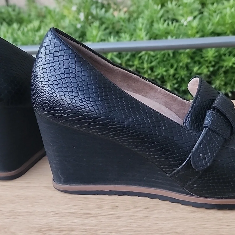 SOUL Naturalizer Women's Hila Loafer Wedge Women' 8.5 Black Snakeskin embossed